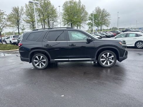 Used 2024 Honda Pilot Touring image 10