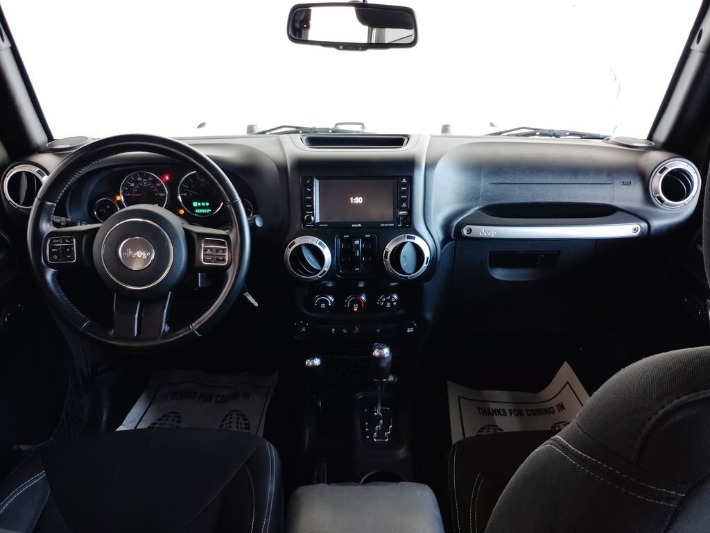 Used 2015 Jeep Wrangler Unlimited Rubicon w/ Connectivity Group AWD/4WD image 36