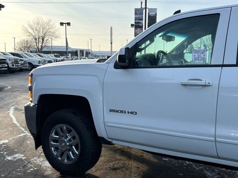 Used 2017 Chevrolet Silverado 2500 LT AWD/4WD image 5