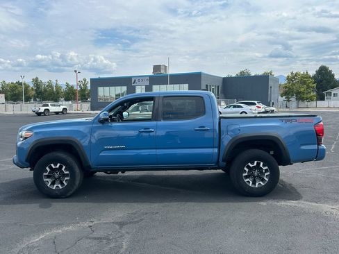 Used 2019 Toyota Tacoma TRD Off-Road AWD/4WD image 8