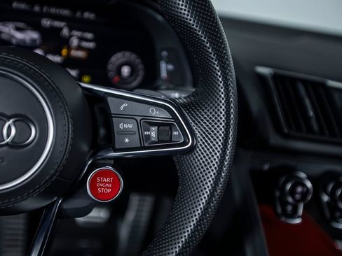 Used 2018 Audi R8 V10 w/ Premium Package RWD image 40