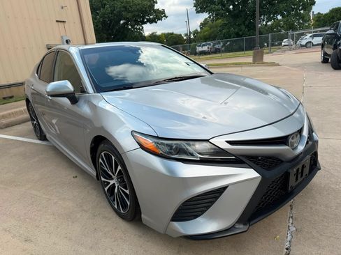 Used 2019 Toyota Camry SE FWD image 5