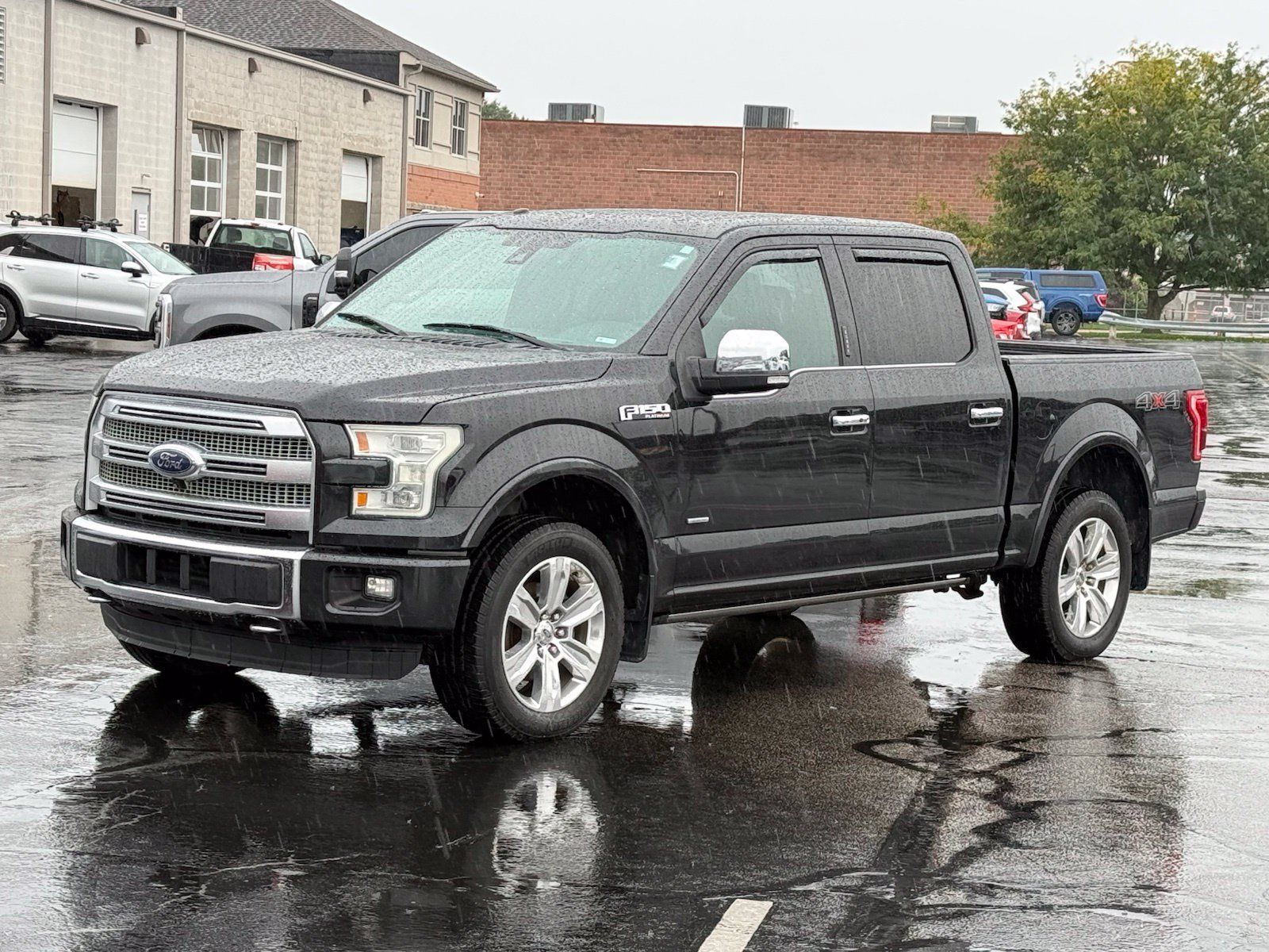 Used 2015 Ford F150 Platinum w/ Equipment Group 701A Luxury AWD/4WD image 8