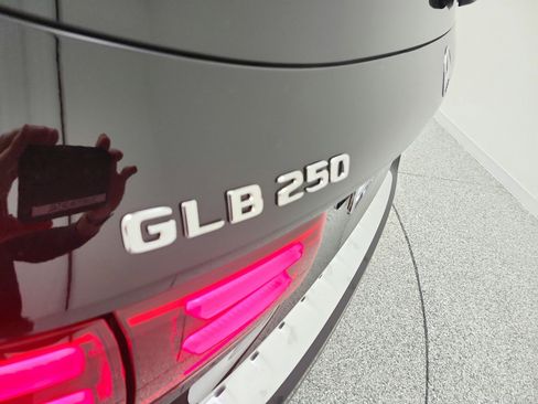 Certified 2025 Mercedes-Benz GLB 250 image 25