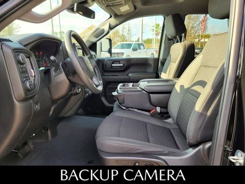 Used 2024 Chevrolet Silverado 2500 Custom w/ Custom Value Package image 5