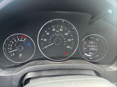 Used 2021 Honda HR-V Sport image 2