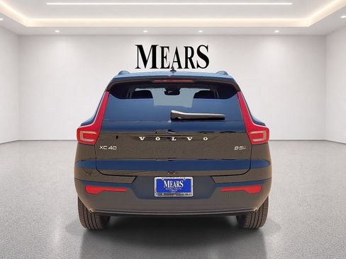 Certified 2026 Volvo XC40 B5 Plus AWD/4WD image 5