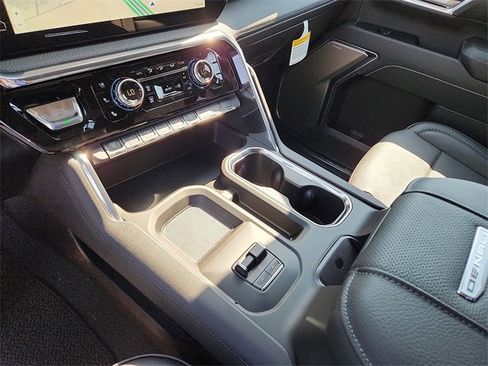 New 2025 GMC Sierra 2500 Denali w/ Denali Reserve Package image 19