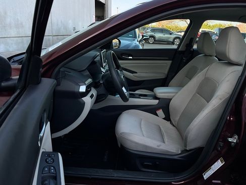 Used 2025 Nissan Altima 2.5 SV image 9