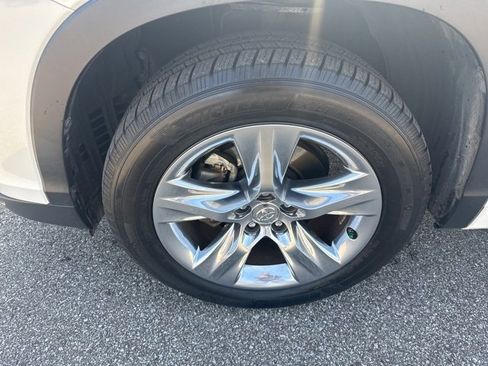 Used 2014 Toyota Highlander Limited image 11