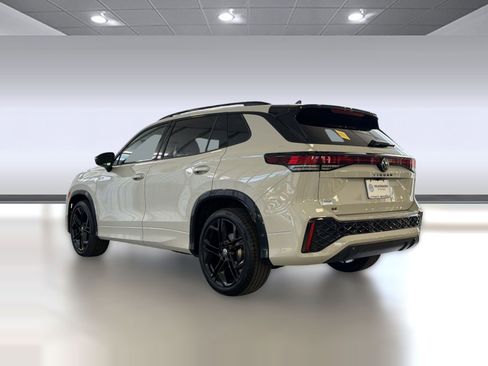 New 2026 Volkswagen Tiguan SE R-Line FWD image 3