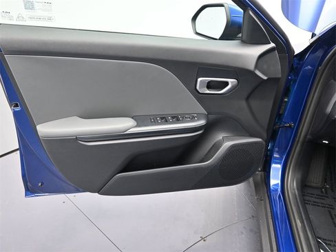 New 2025 Kia K4 LXS image 17