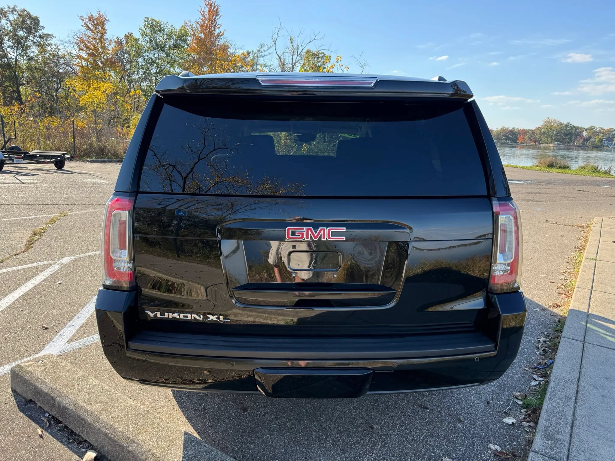 Used 2018 GMC Yukon XL SLT AWD/4WD image 5