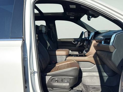 Used 2025 GMC Yukon Denali Ultimate w/ LPO, Floor Liner Package AWD/4WD image 11