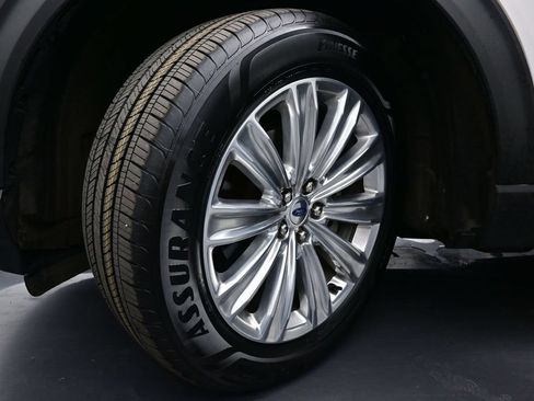 Used 2021 Ford Explorer Limited w/ Equipment Group 301A AWD/4WD image 16