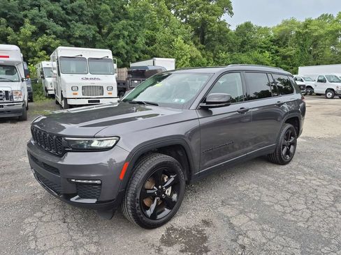 Used 2023 Jeep Grand Cherokee L Limited w/ Black Appearance Package AWD/4WD image 2