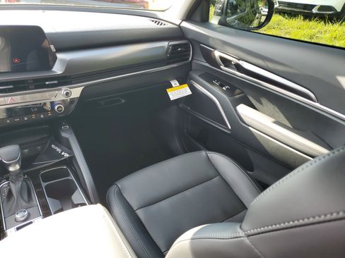 New 2025 Kia Telluride S image 11