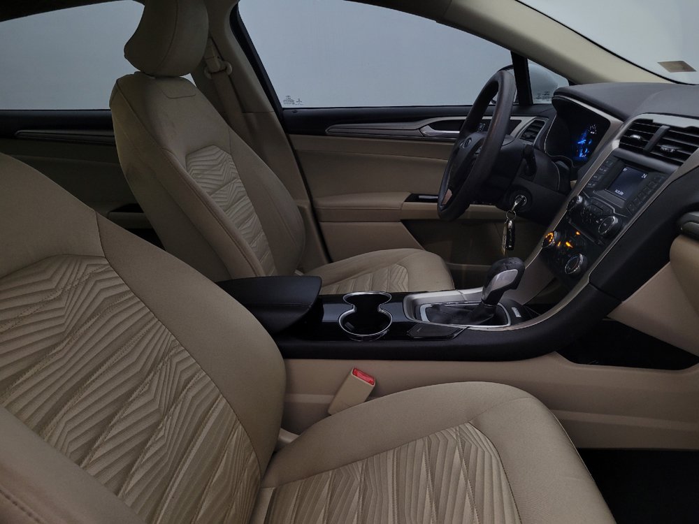 Used 2016 Ford Fusion SE FWD image 21