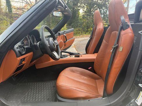 Used 2006 MAZDA MX-5 Miata Grand Touring w/ Premium Pkg image 32