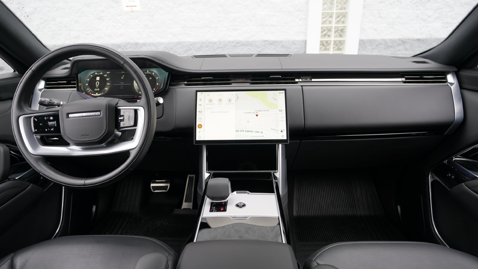 Used 2025 Land Rover Range Rover SE AWD/4WD image 4