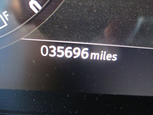 Used 2024 Land Rover Defender 110 X AWD/4WD image 33