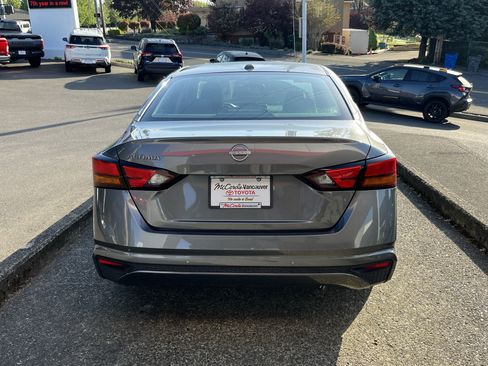 Used 2025 Nissan Altima 2.5 SV FWD image 6