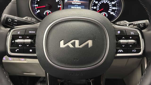 Used 2024 Kia Carnival LX FWD image 15