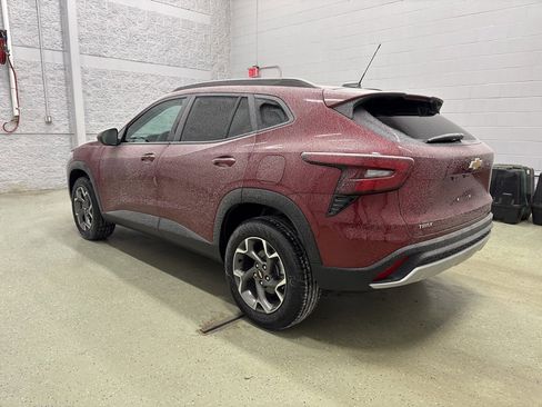 Used 2025 Chevrolet Trax LT w/ Driver Confidence Package image 5