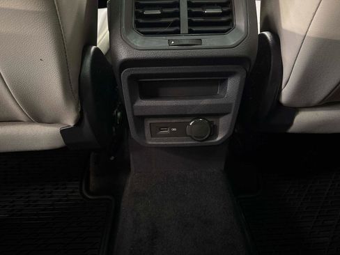 Used 2020 Volkswagen Tiguan SE image 47
