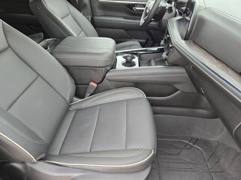 Used 2026 Chevrolet Tahoe Premier AWD/4WD image 9