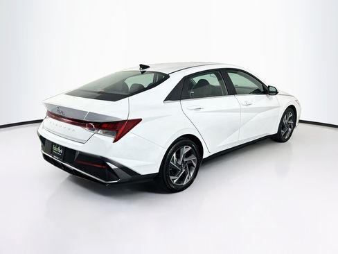 Used 2025 Hyundai Elantra SEL FWD image 9