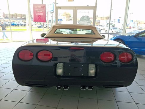 Used 2004 Chevrolet Corvette Convertible w/ Preferred Equipment Group image 5