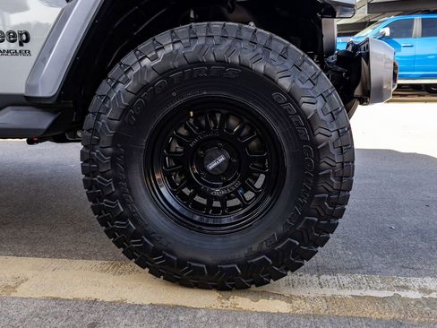 Used 2021 Jeep Wrangler Unlimited Sahara AWD/4WD image 12