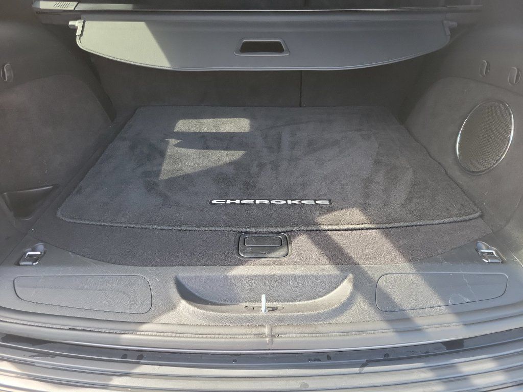 Used 2021 Jeep Grand Cherokee Laredo X RWD image 31
