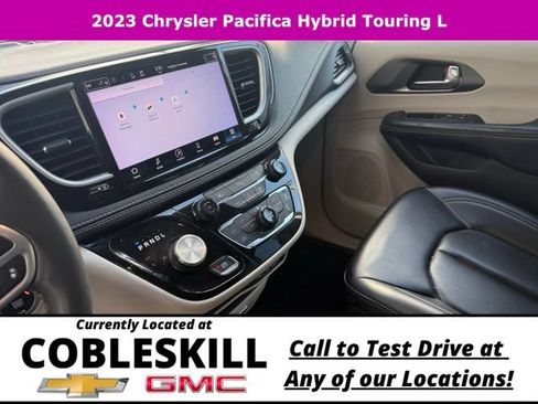 Used 2023 Chrysler Pacifica Touring-L FWD image 14