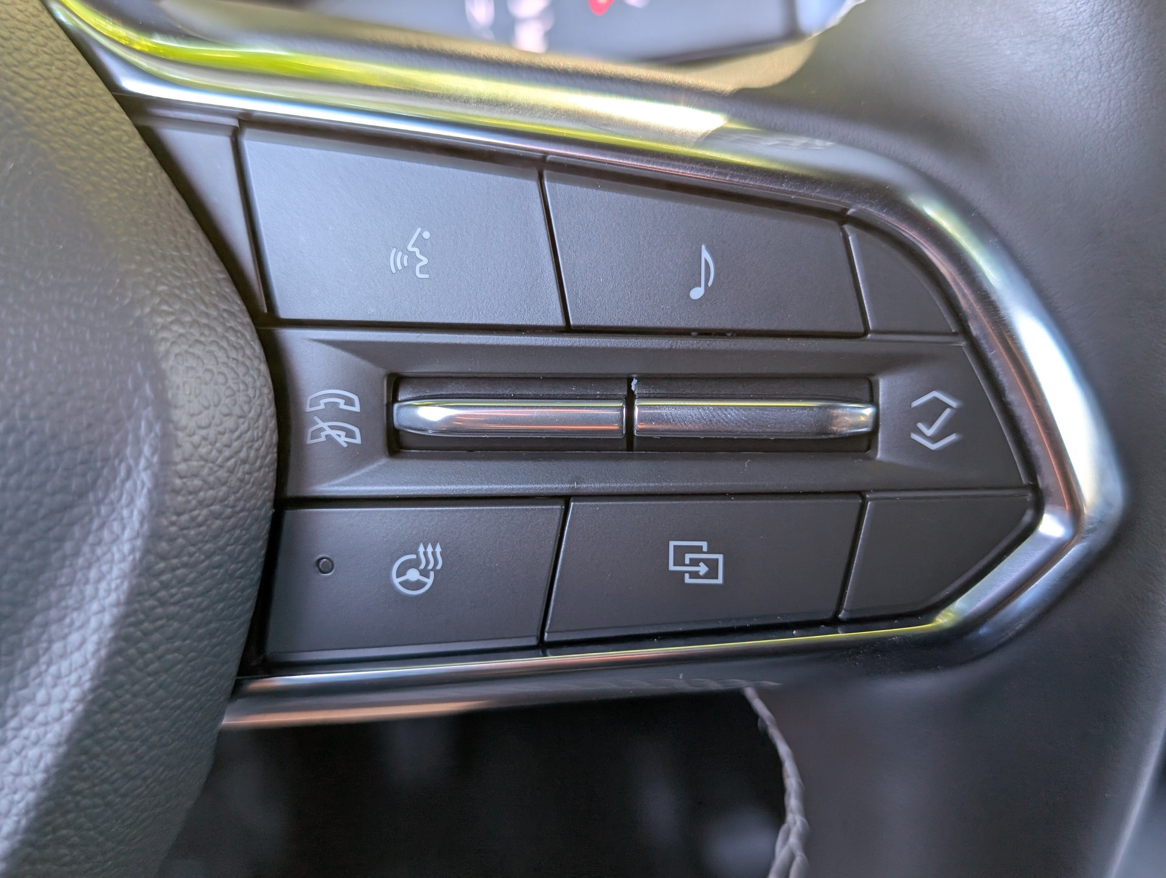 Used 2025 Chevrolet Equinox EV LT FWD image 33