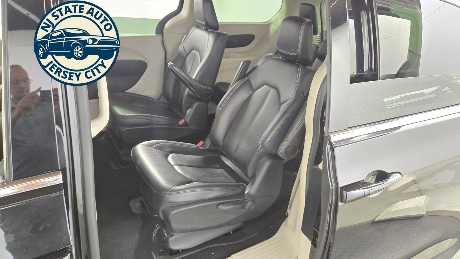 Used 2024 Chrysler Pacifica Limited FWD image 27