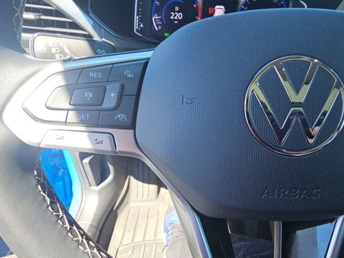Used 2023 Volkswagen Taos SEL AWD/4WD image 11