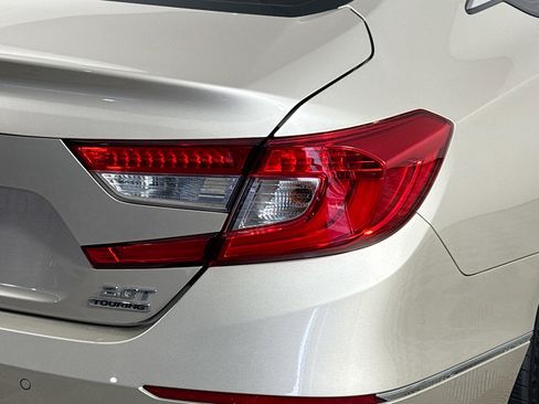 Used 2019 Honda Accord Touring image 32