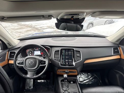 Used 2022 Volvo XC90 T6 Momentum w/ Climate Package image 12
