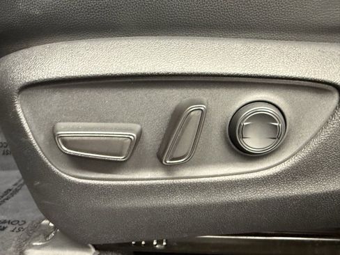 Used 2024 Toyota Highlander XLE image 18