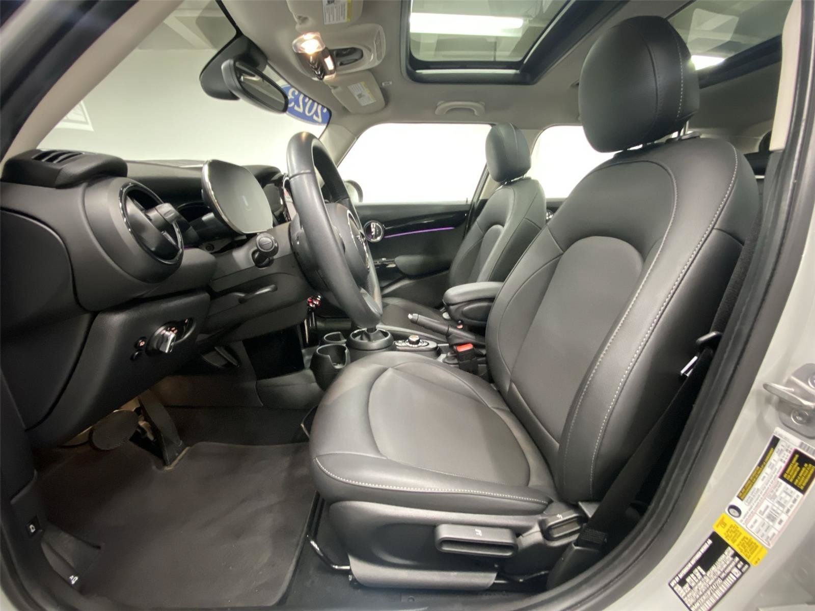 Used 2023 MINI Cooper 4-Door Hardtop FWD image 17