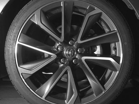 Used 2019 Toyota Corolla XSE FWD image 11