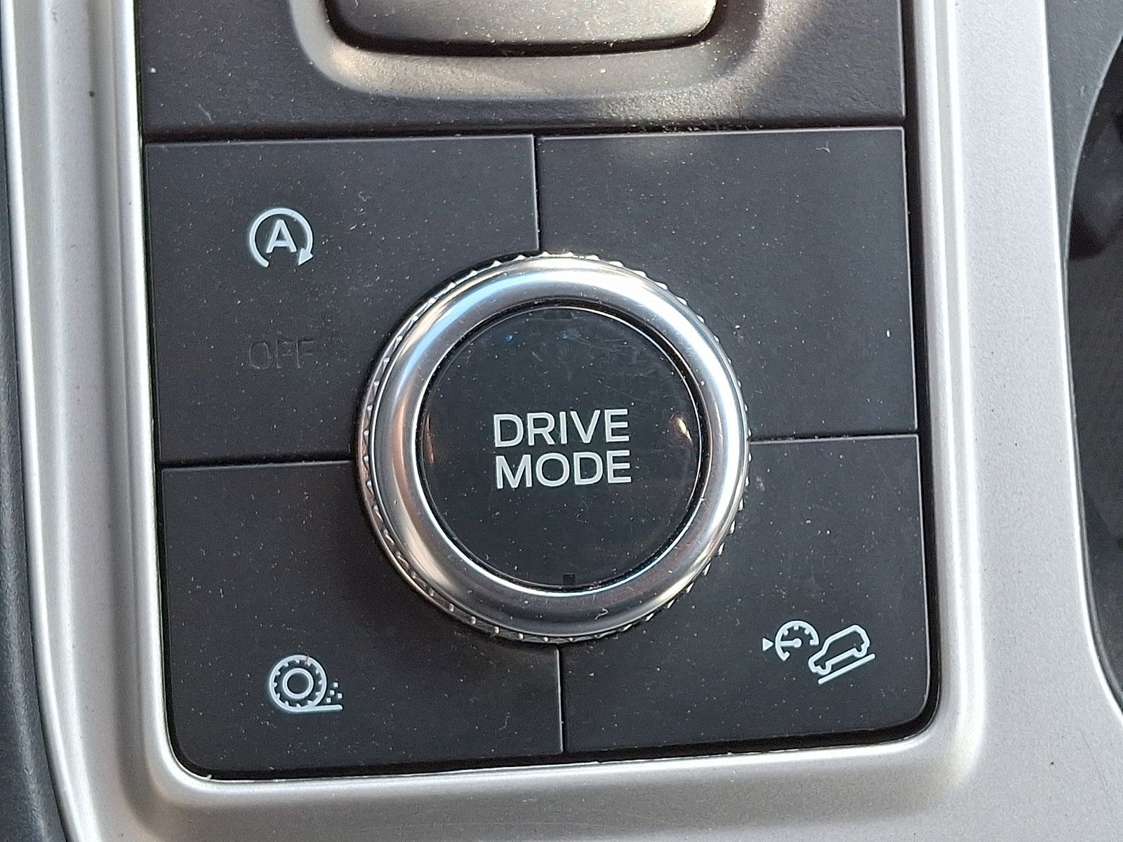 Used 2023 Ford Explorer XLT AWD/4WD image 26