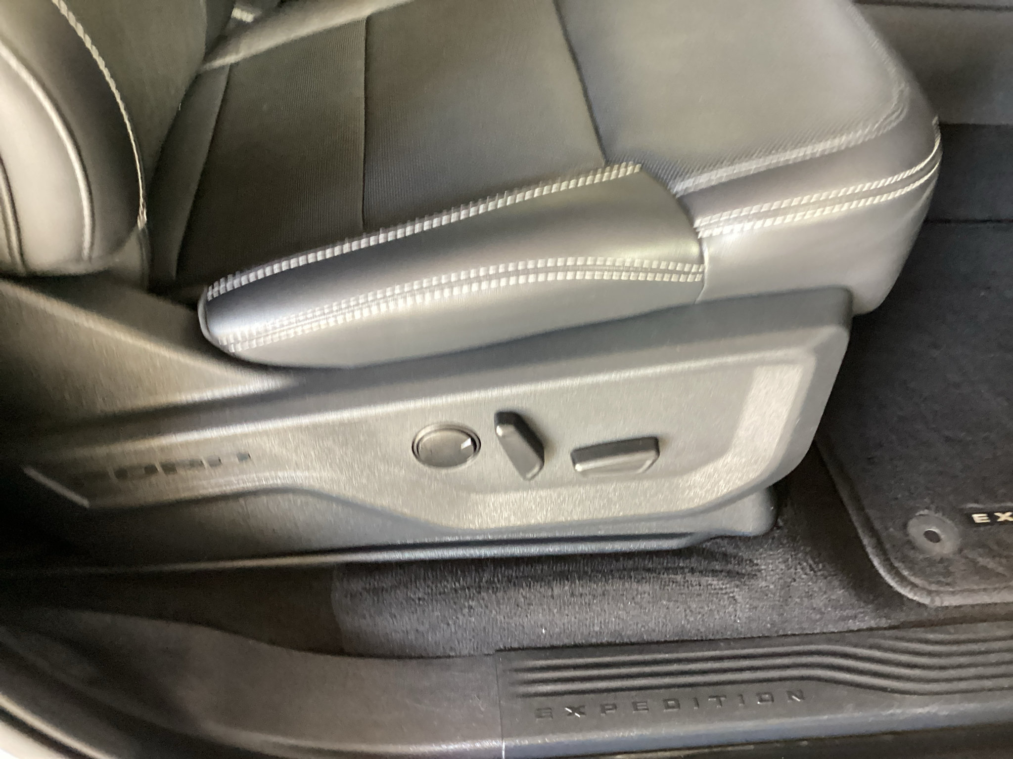 Certified 2025 Ford Expedition Max Platinum AWD/4WD image 10
