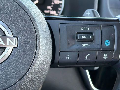 Used 2022 Nissan Rogue SV AWD/4WD image 11