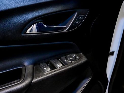 Used 2021 Chevrolet Equinox LT image 16