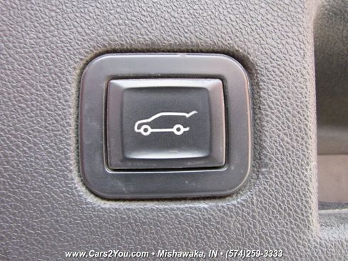 Used 2018 Chevrolet Equinox Premier image 16