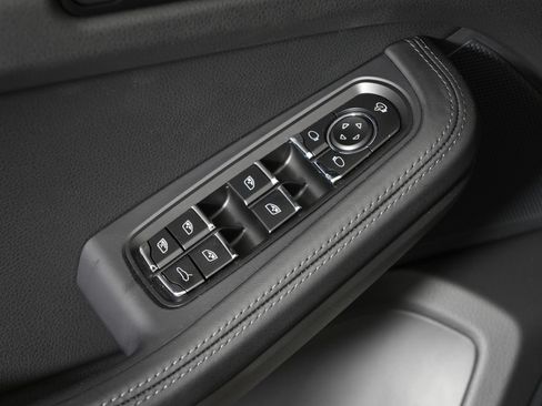 Certified 2026 Porsche Macan Turbo AWD/4WD image 16