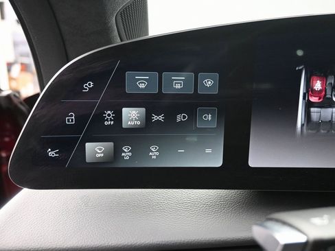 Used 2024 Lucid Air Touring image 17